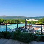 A1 2 Beds 2 Baths Lux Condo Pool Sea Views