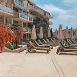 A&A Apartment In Blue Horizon Przno With Pool