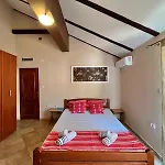 Apartments Lav Costas