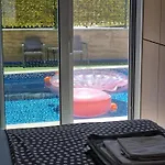 Villa With Pool & Garden Apartment 2 Vuk