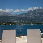Villa Amari Waterfront, Step To The Sea And Berth