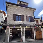 Iguana House