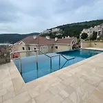 Lustica Bay Apartment'S