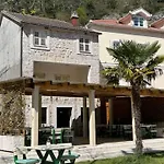 Nina'S House