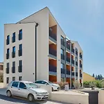 Ell Star 2 Apartment