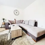 Family Condo Near The Airport And The Beach