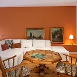 Classy & Central Apartment David