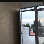 Apartmani Maja