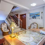 Captain Apartments