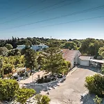 Artzy Villa