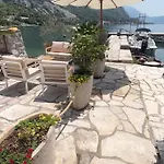 Apartment Lukiduki At The Beach - Kotor