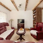 Lake House Sreten