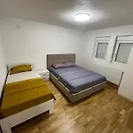 Lina Apartmani