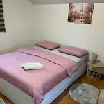 Apartment Helena Airport