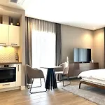 Lustica Bay Garden Apartment, Centrale