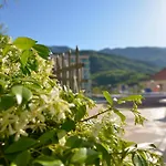 The Sun & Sea Apartment
