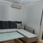 Jovana -- Porodicni Apartmani Igalo
