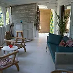 White Apartman