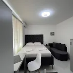 Kontiki Apartments 2