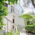 Rooms Garden