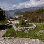 Villa Golda, The Whole House