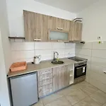 Cozy 1 Bedroom Apt With Free Parking