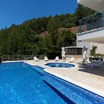 Altezza Premium Tophill Best View And Pool