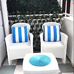 Charming Apartment Near The Beach