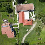 Tomi Guesthouse