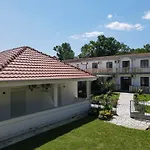 Tomi Guesthouse