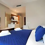 Condo Studio Plaza