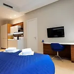 Condo Studio Plaza