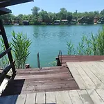 Hana - Drvena Kucica Na Bojani