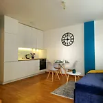 Four Views By The Sea Apartments