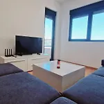 Sunbreeze Apartment & Garage