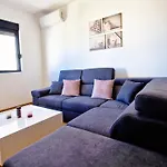 Seabreeze Apartment & Garage