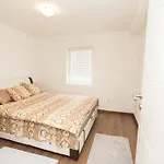 Elvis Apartments