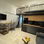 Flamingo Apartments With Free Parking