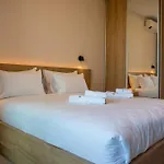 Royalblueapartment-Pool, Bayview