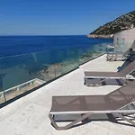 Sea Cliff Villa