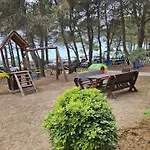 Saranda Beach Bungalow