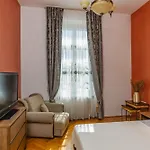 Le Petit Chateau