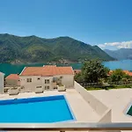 2Montenegro Vista Apartments