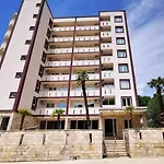 Dale Apartment 61