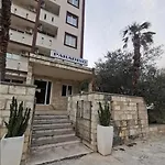 Dale Apartment 61