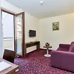 Hotel Pine