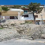Beachfront Apartment Daris