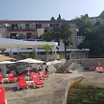 Beachfront Apartment Daris