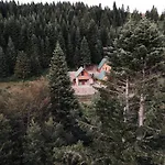 Cottage With Mountain View Kom