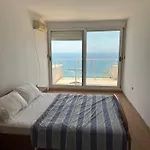 Apartment Miricle By The Sea 2